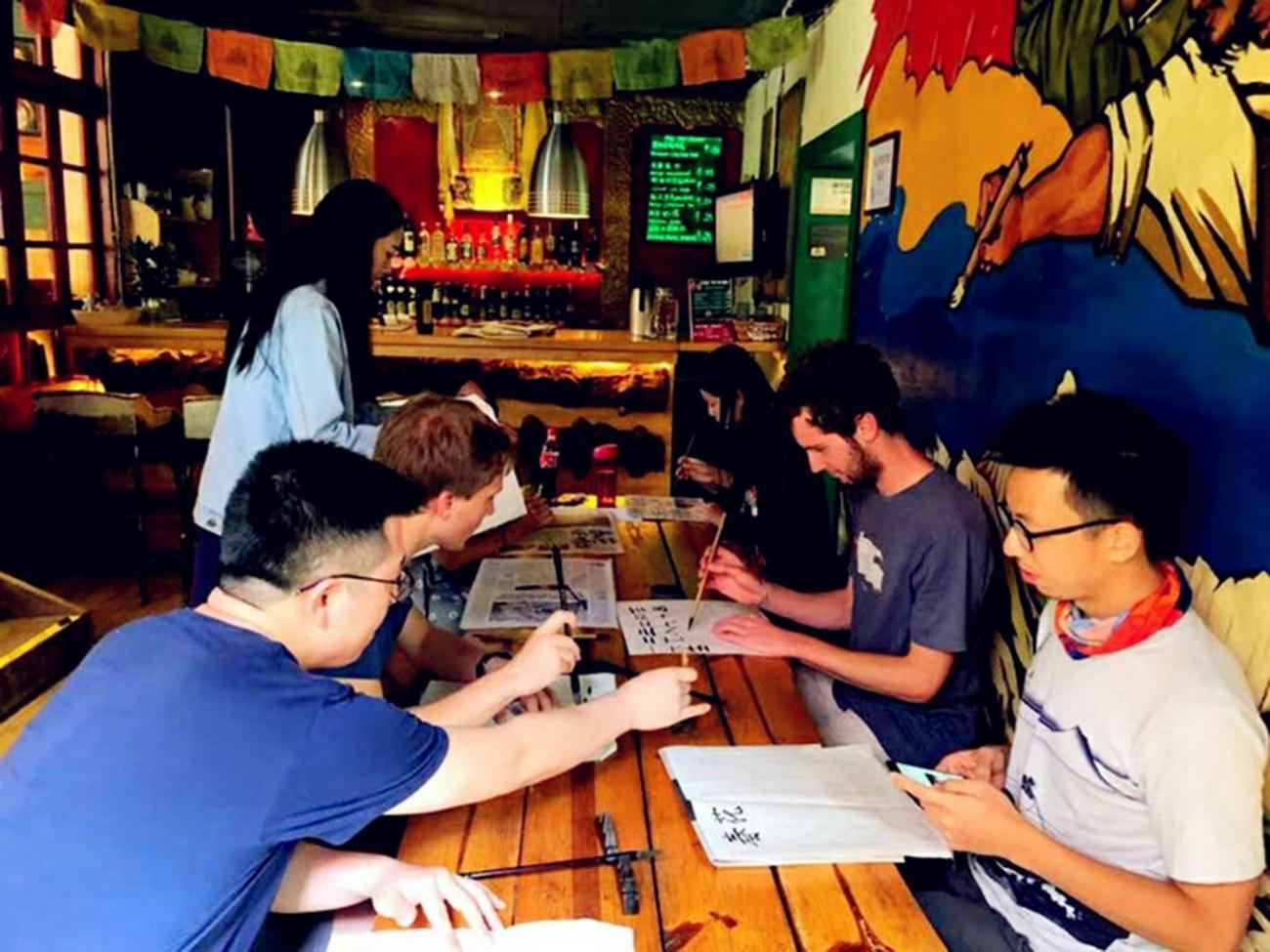 The Cloudland International Youth Hostel Close To The City Center,10 Min Walks To The Subway, Close To The Night Market, Old Street, Green Lake, English-Speaking Service, Free Activity Convenient Payment And Visa Cards Are Accepted Kunming Extérieur photo