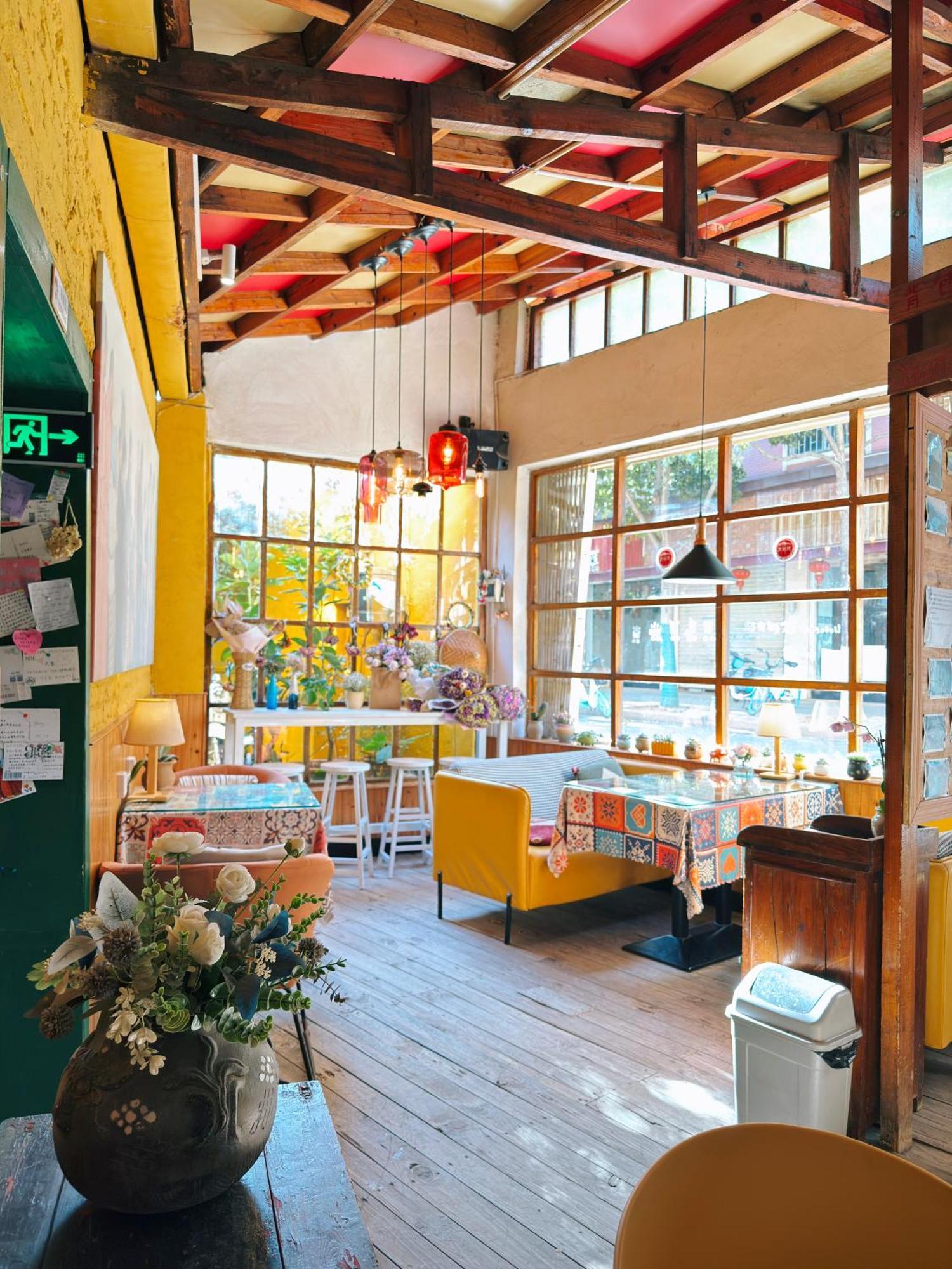 The Cloudland International Youth Hostel Close To The City Center,10 Min Walks To The Subway, Close To The Night Market, Old Street, Green Lake, English-Speaking Service, Free Activity Convenient Payment And Visa Cards Are Accepted Kunming Extérieur photo
